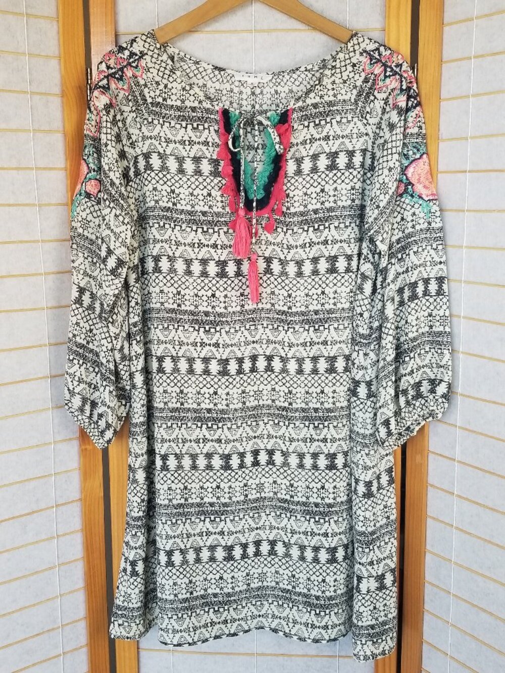THML Tunic Dress Embroidered Sleeves Tribal Print Boho Relaxed Fit Size Medium